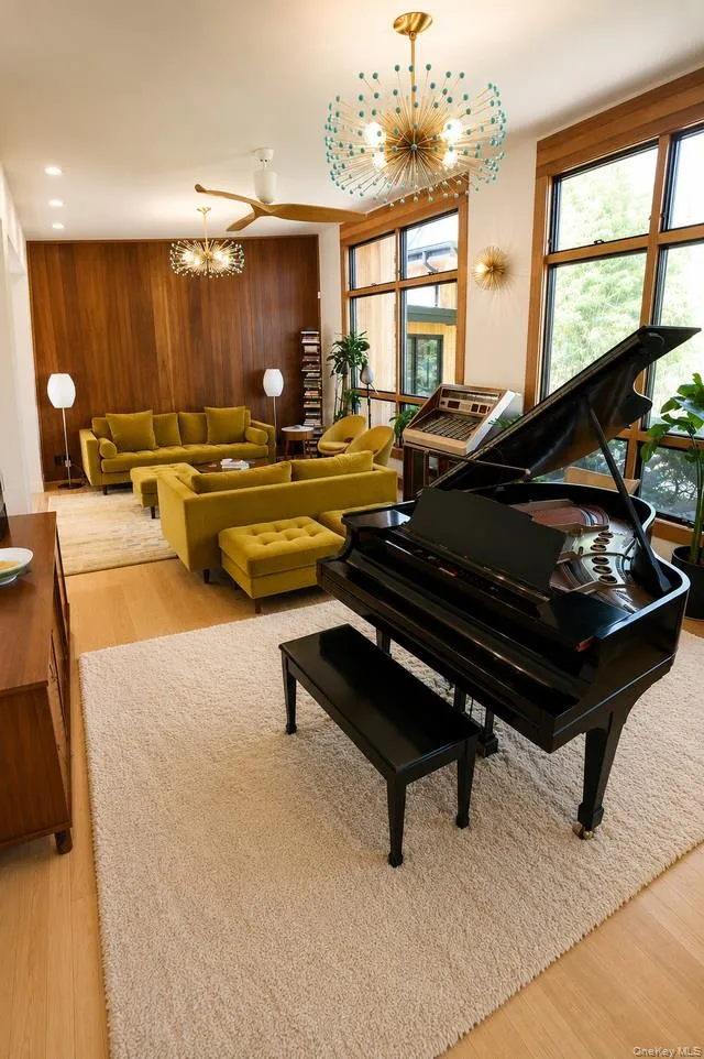 14 Tall Tree Court Cold Spring Harbor, NY 11724