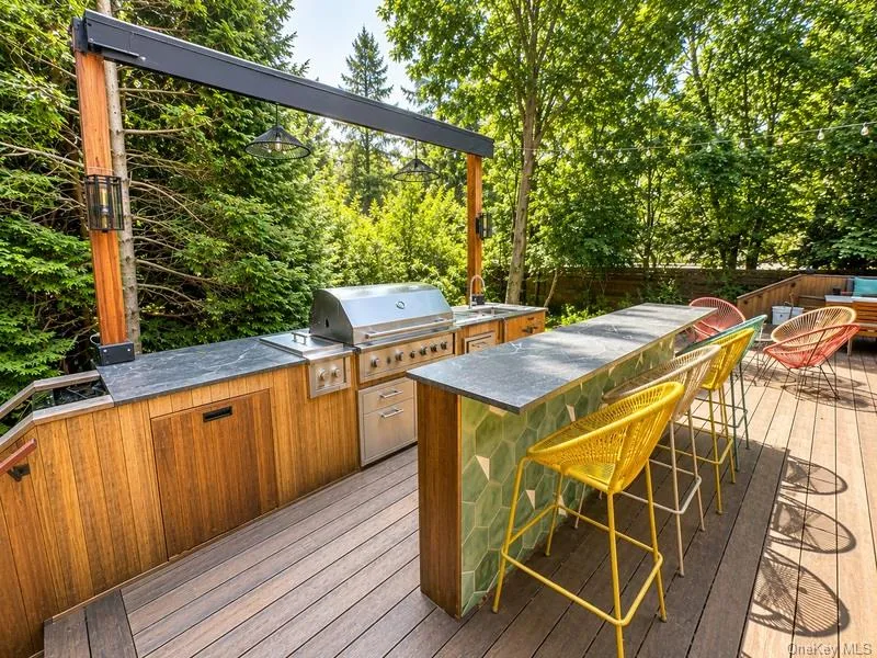 14 Tall Tree Court Cold Spring Harbor, NY 11724