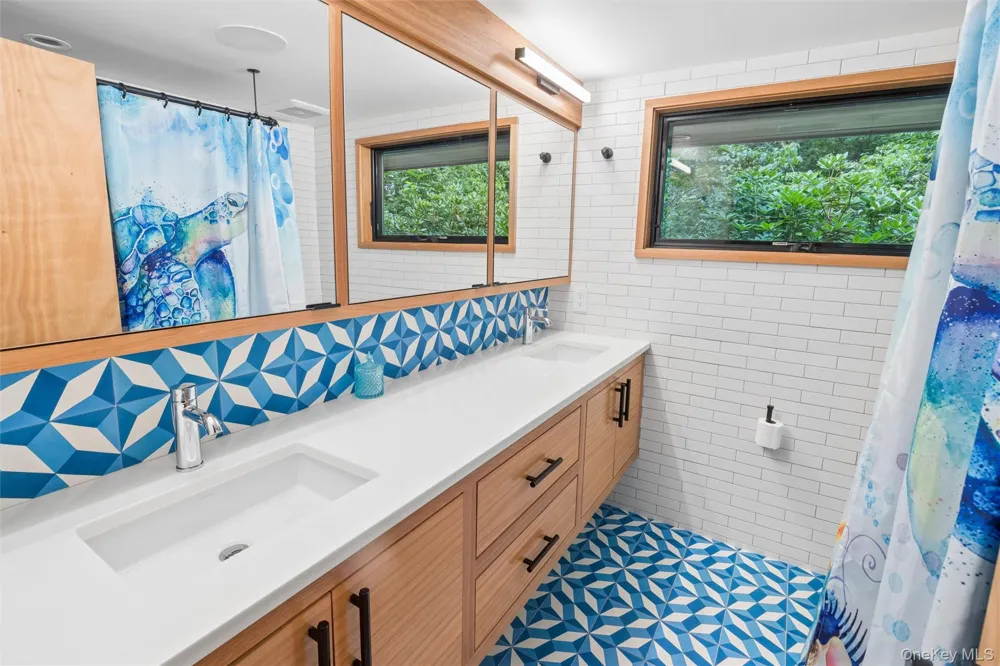 14 Tall Tree Court Cold Spring Harbor, NY 11724