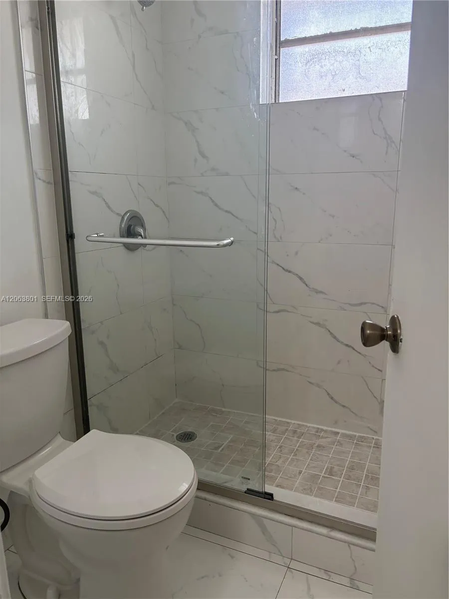 3290 NW 4th St #3290 Miami, FL 33125
