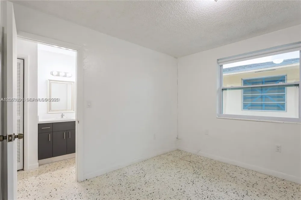 3290 NW 4th St #3290 Miami, FL 33125