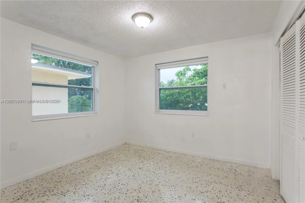 3290 NW 4th St #3290 Miami, FL 33125