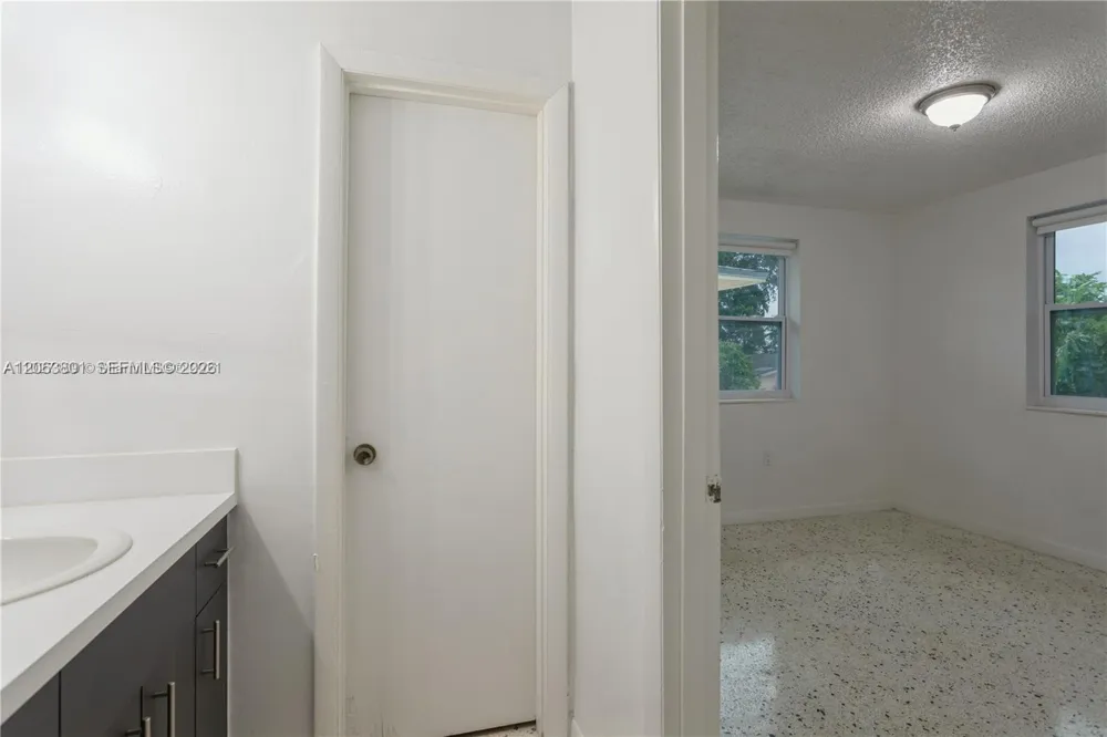 3290 NW 4th St #3290 Miami, FL 33125