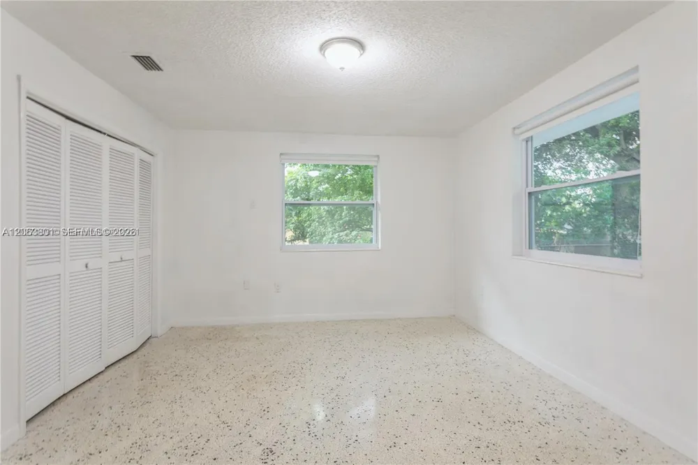 3290 NW 4th St #3290 Miami, FL 33125