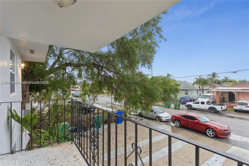 3290 NW 4th St #3290 Miami, FL 33125