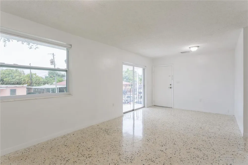 3290 NW 4th St #3290 Miami, FL 33125