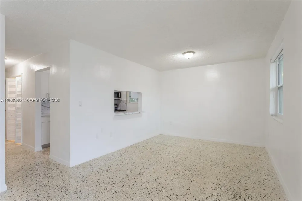 3290 NW 4th St #3290 Miami, FL 33125