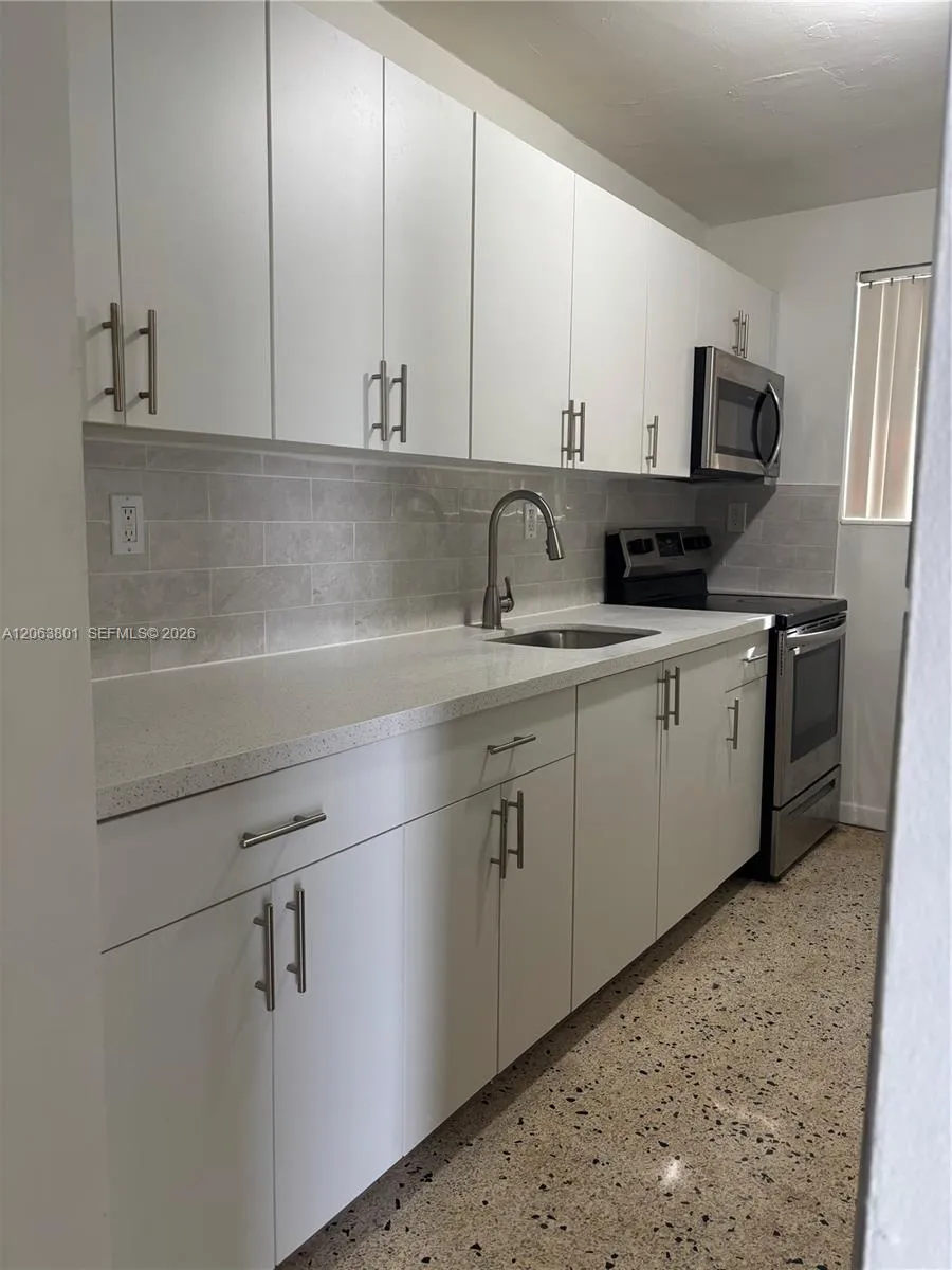 3290 NW 4th St #3290 Miami, FL 33125