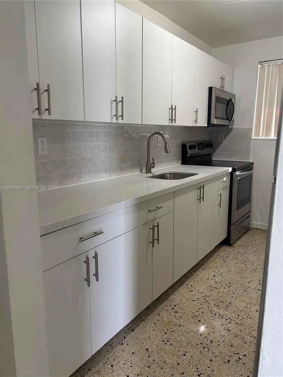 3290 NW 4th St #3290 Miami, FL 33125