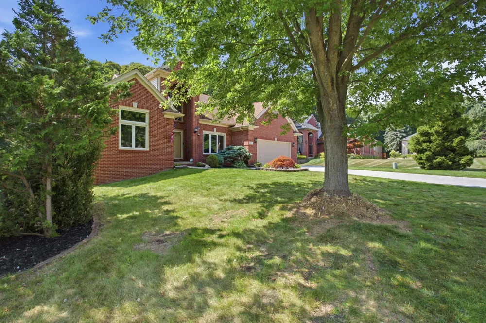 2189 Clinton View Circle Rochester Hills, MI 48309