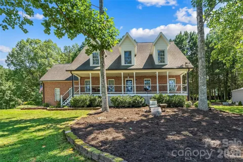 313 Springwood Drive NE