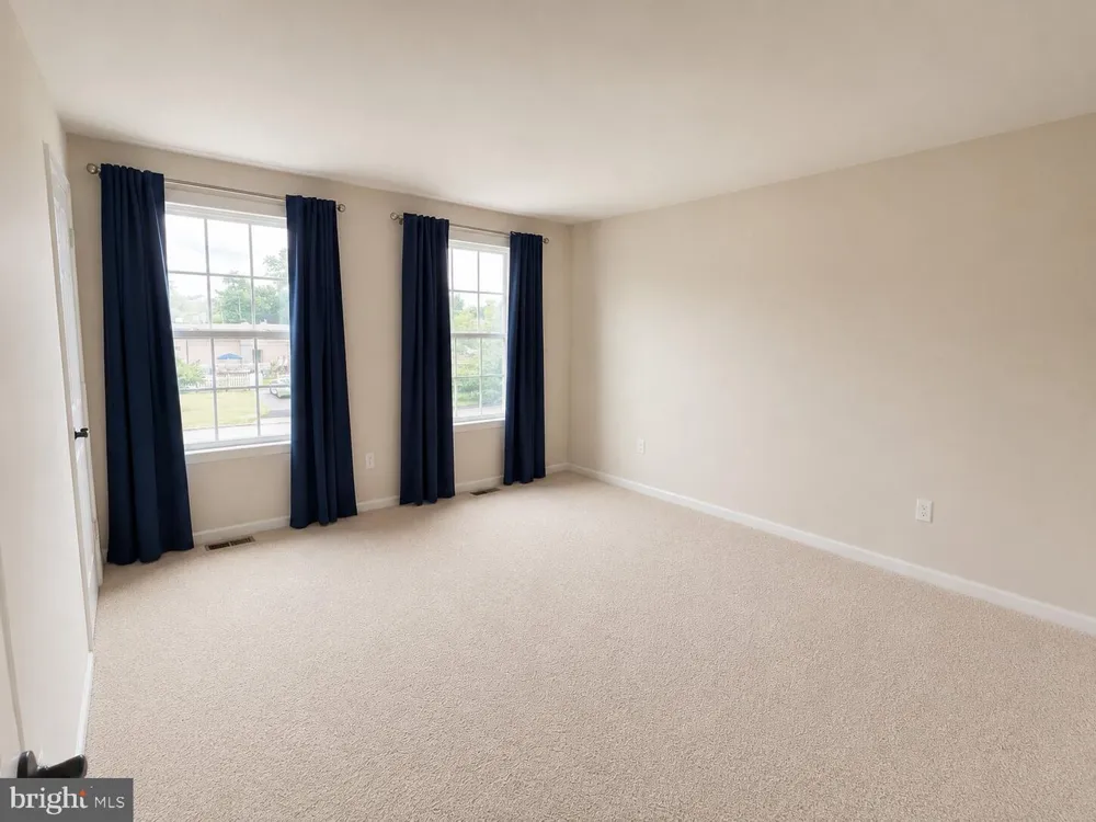 5 GOODYEAR LANE Burlington, NJ 08016