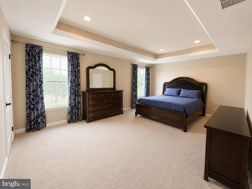 5 GOODYEAR LANE Burlington, NJ 08016