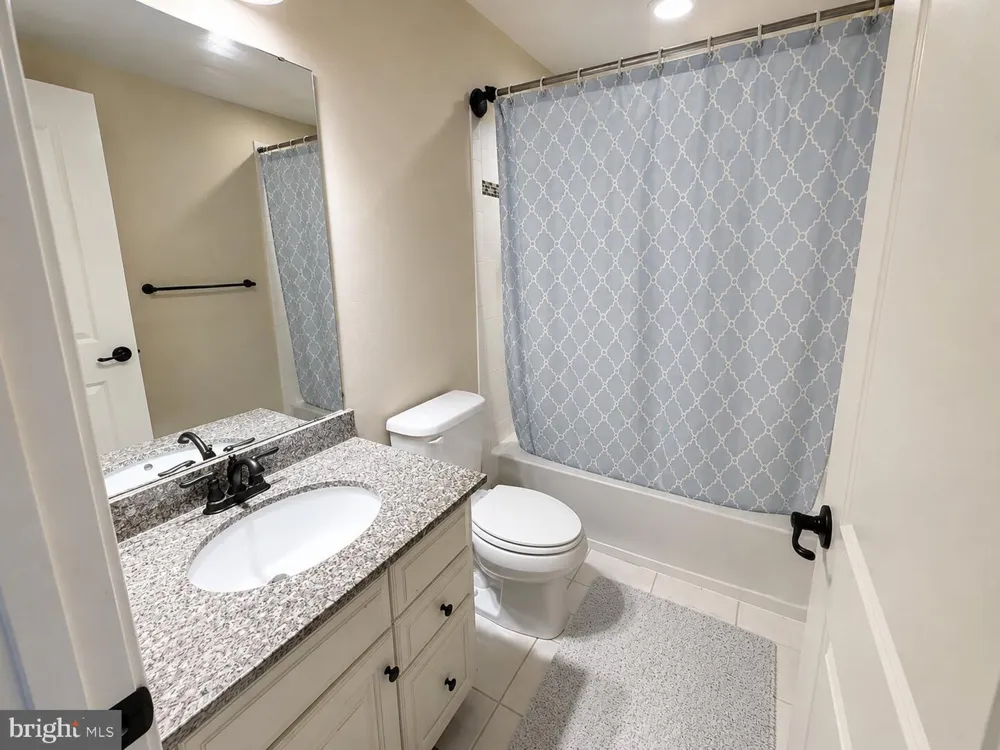 5 GOODYEAR LANE Burlington, NJ 08016
