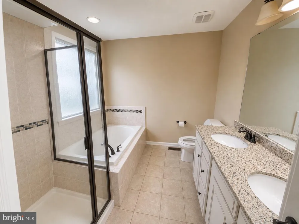 5 GOODYEAR LANE Burlington, NJ 08016