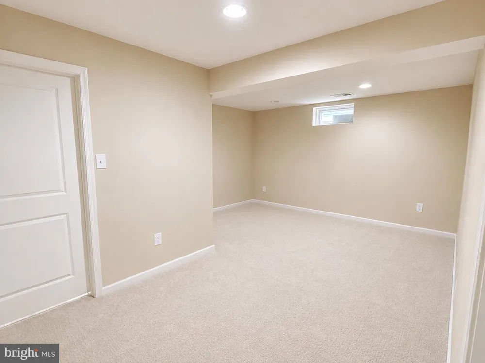 5 GOODYEAR LANE Burlington, NJ 08016