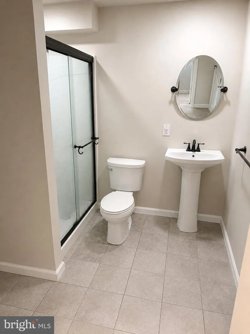 5 GOODYEAR LANE Burlington, NJ 08016
