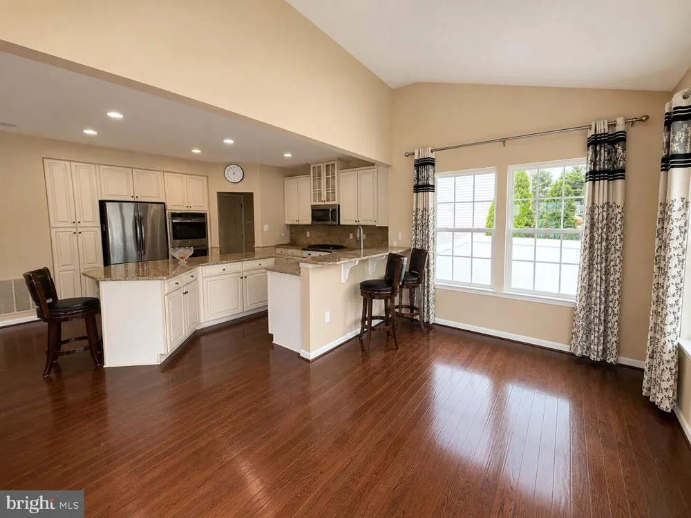 5 GOODYEAR LANE Burlington, NJ 08016