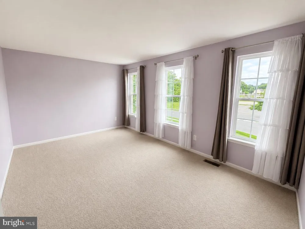 5 GOODYEAR LANE Burlington, NJ 08016