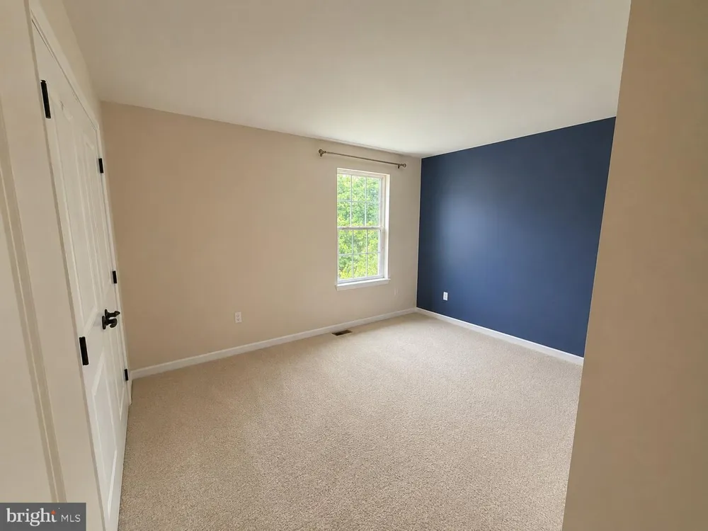 5 GOODYEAR LANE Burlington, NJ 08016