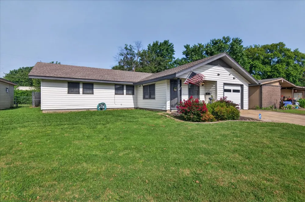 107 Mockingbird Bartlesville, OK 74003