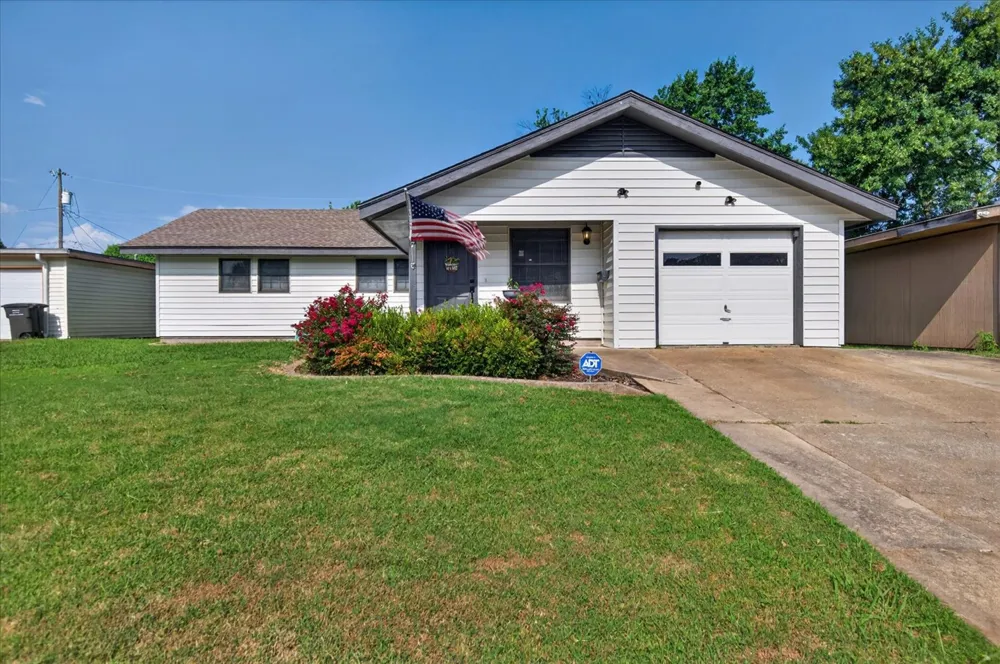 107 Mockingbird Bartlesville, OK 74003