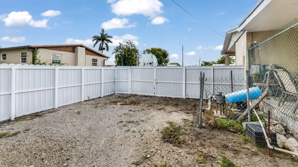 1048 WHITAKER ROAD Belle Glade, FL 33430