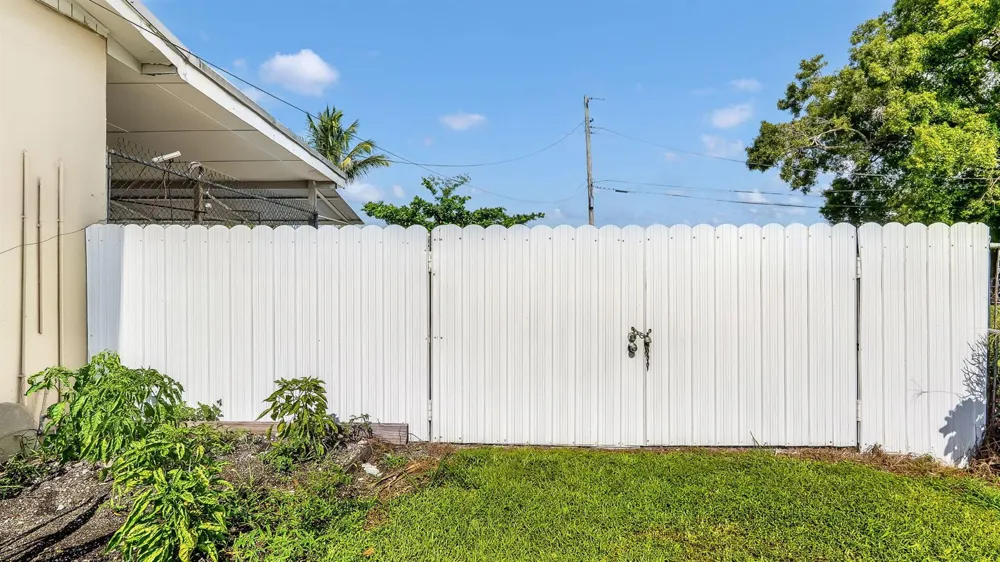 1048 WHITAKER ROAD Belle Glade, FL 33430