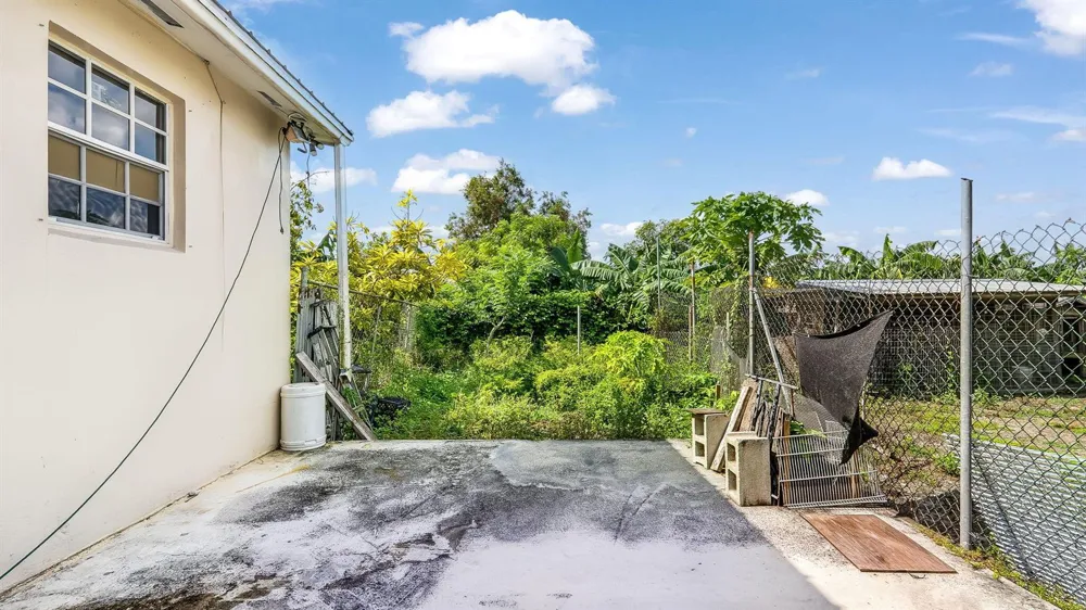 1048 WHITAKER ROAD Belle Glade, FL 33430