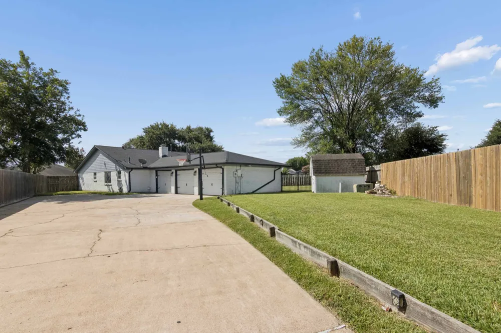 2418 Lufkin Lane Deer Park, TX 77536