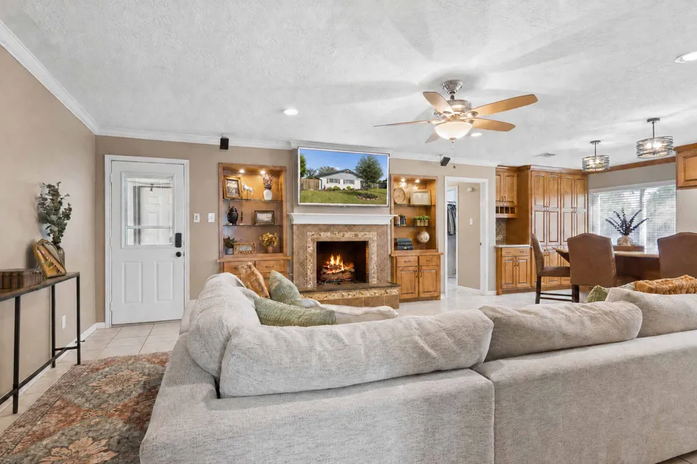 2418 Lufkin Lane Deer Park, TX 77536