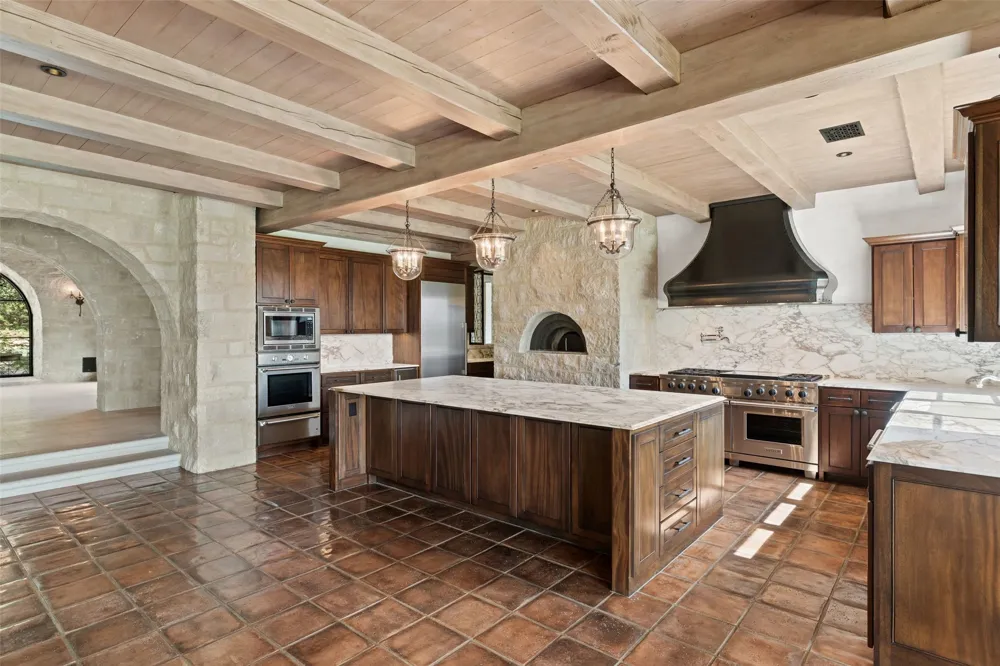 201 S Angel Light Drive Spicewood, TX 78669