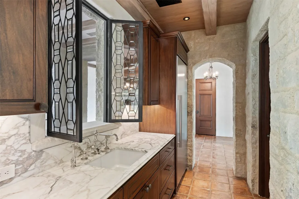 201 S Angel Light Drive Spicewood, TX 78669