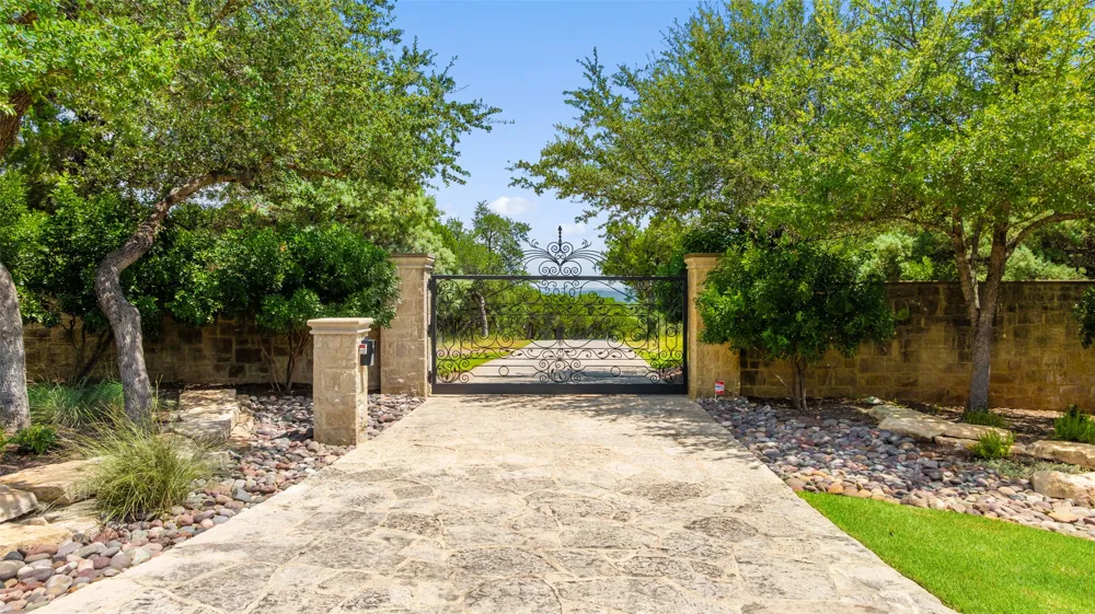 201 S Angel Light Drive Spicewood, TX 78669
