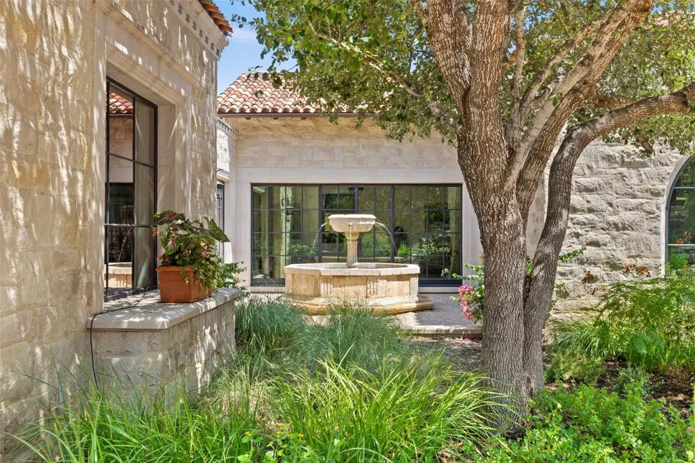 201 S Angel Light Drive Spicewood, TX 78669