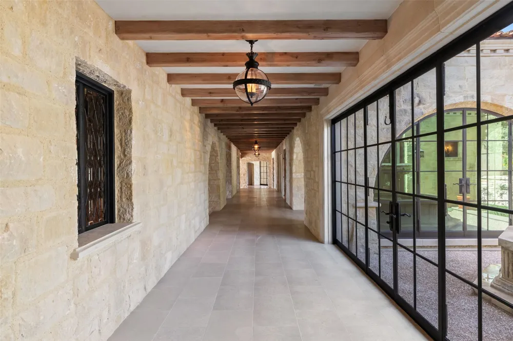 201 S Angel Light Drive Spicewood, TX 78669