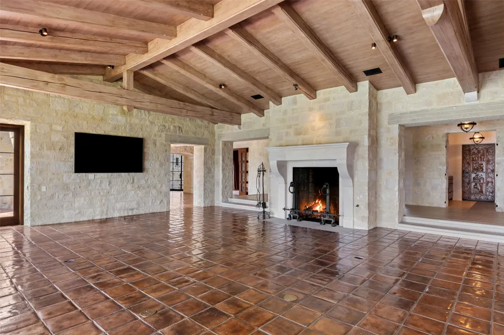 201 S Angel Light Drive Spicewood, TX 78669