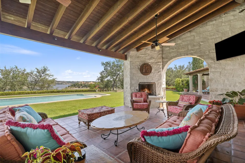 201 S Angel Light Drive Spicewood, TX 78669