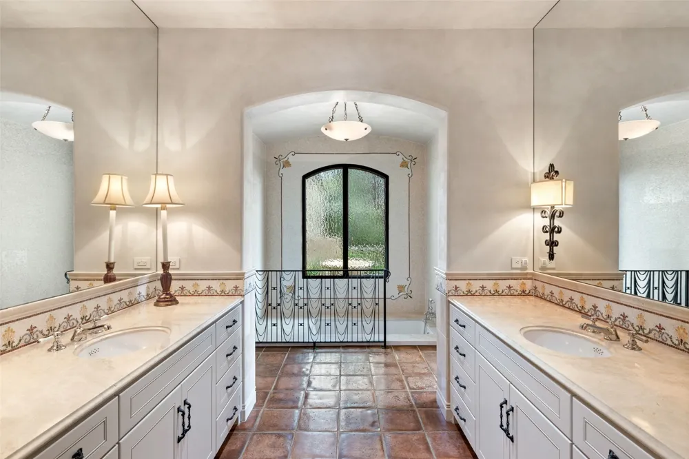201 S Angel Light Drive Spicewood, TX 78669