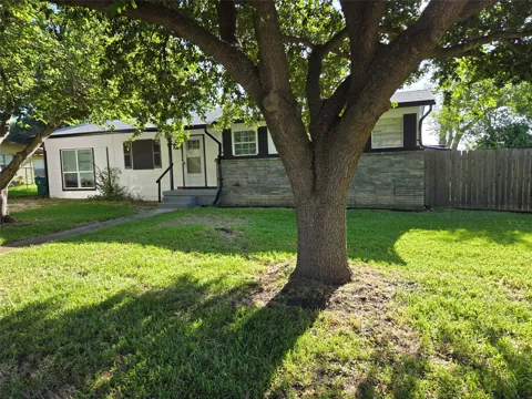 906 Debus Drive