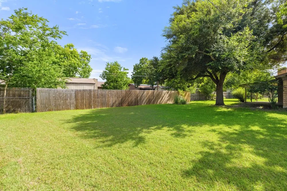704 Brookwood Circle Taylor, TX 76574