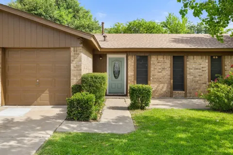 704 Brookwood Circle