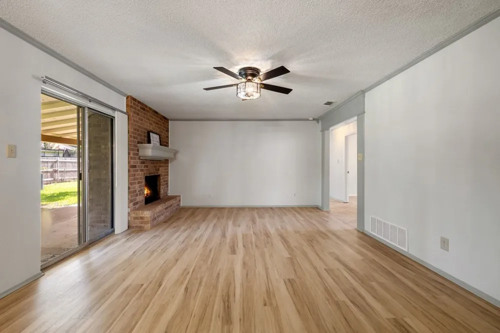 704 Brookwood Circle Taylor, TX 76574