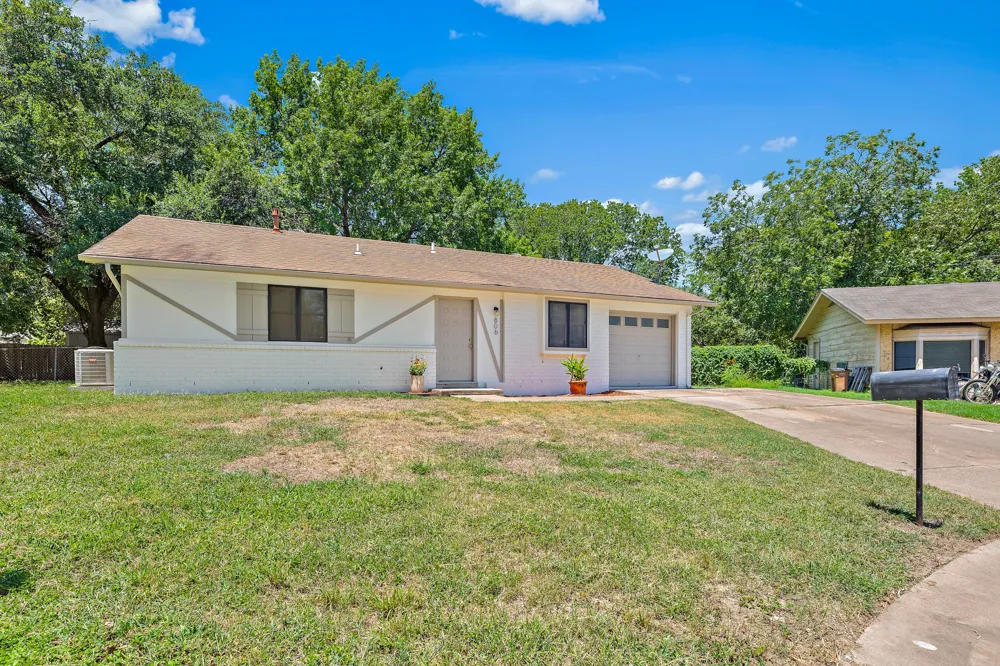 806 Easy Day Cove Austin, TX 78745