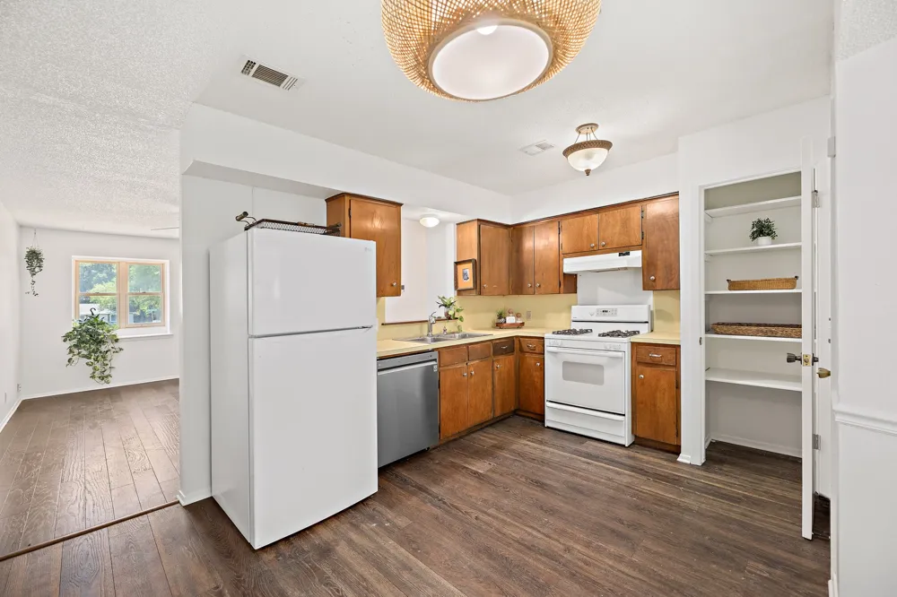 806 Easy Day Cove Austin, TX 78745