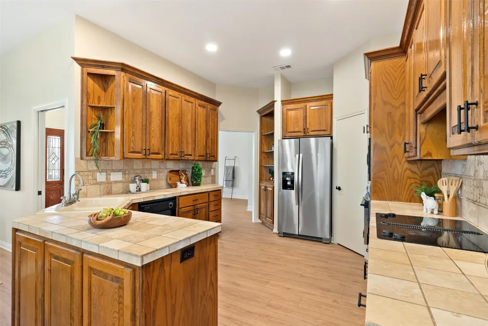109 Schooner Drive Lakeway, TX 78738
