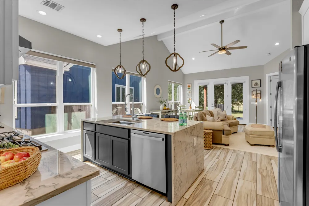 824 Woodland Hills Drive Granite Shoals, TX 78654