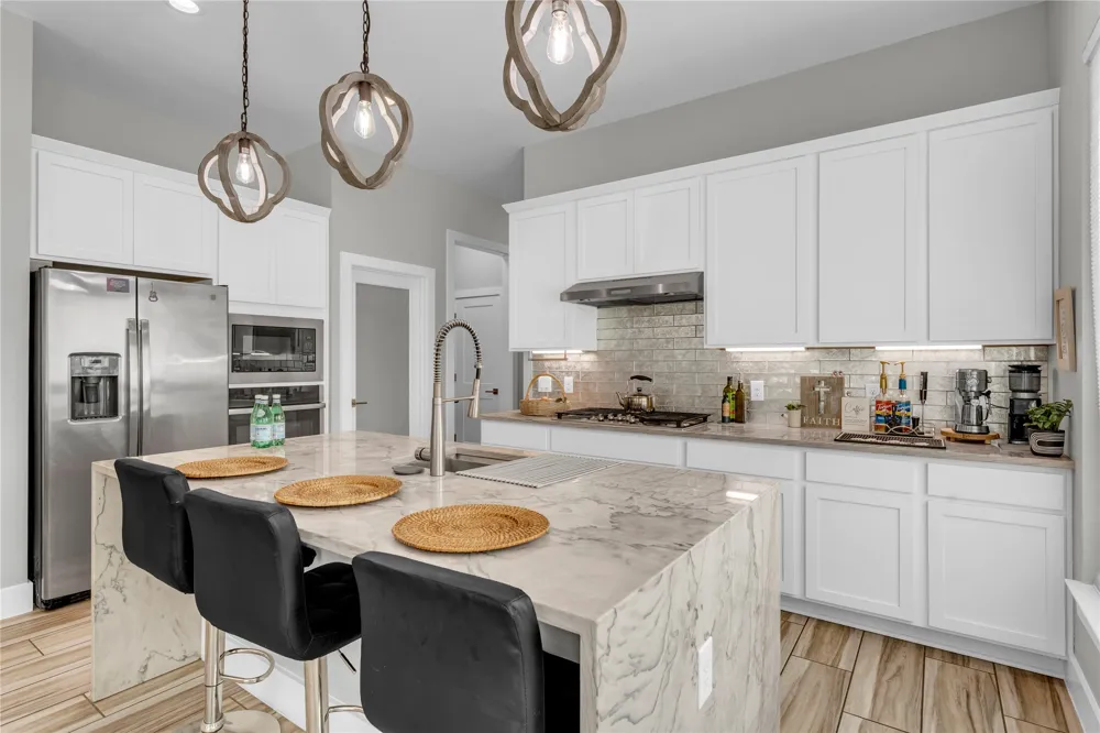 824 Woodland Hills Drive Granite Shoals, TX 78654