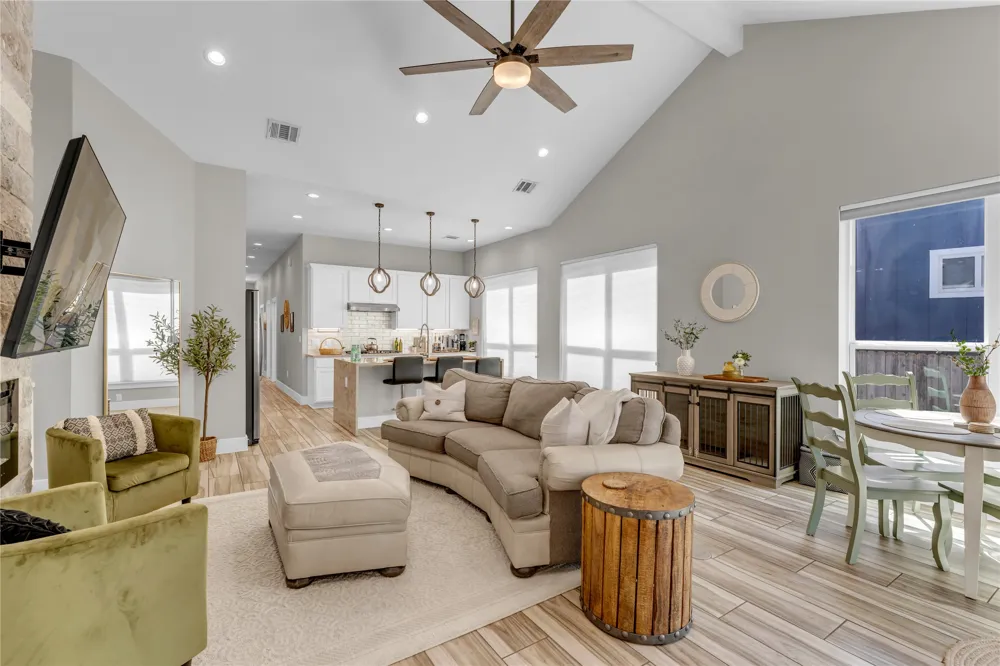 824 Woodland Hills Drive Granite Shoals, TX 78654