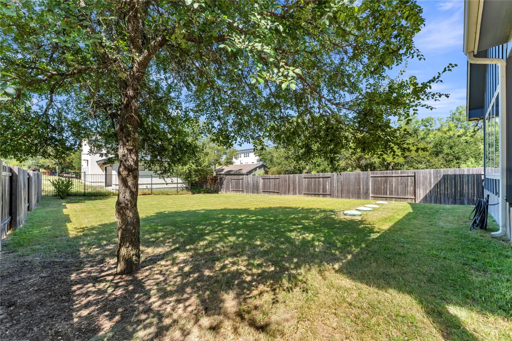 824 Woodland Hills Drive Granite Shoals, TX 78654